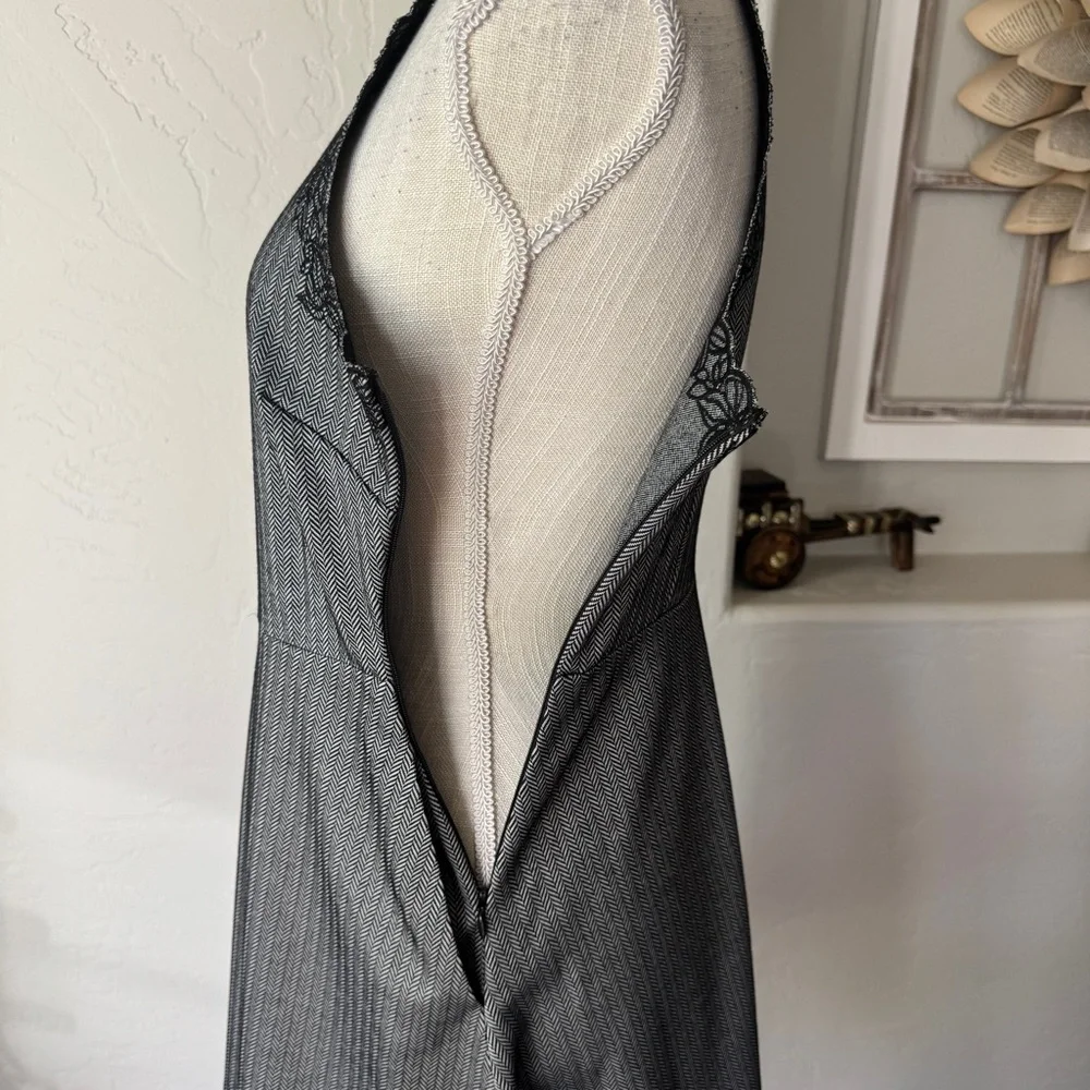 Banana‎ Republic Dress Womens Dark Gray Fit & Flay with Floral Embroidery Midi 6